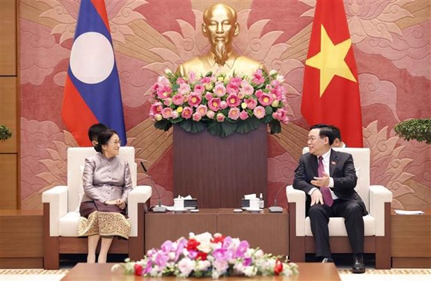 National Assembly Chairman hosts Lao Vice President